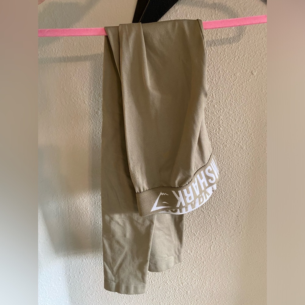 Small tan GYMSHARK leggings